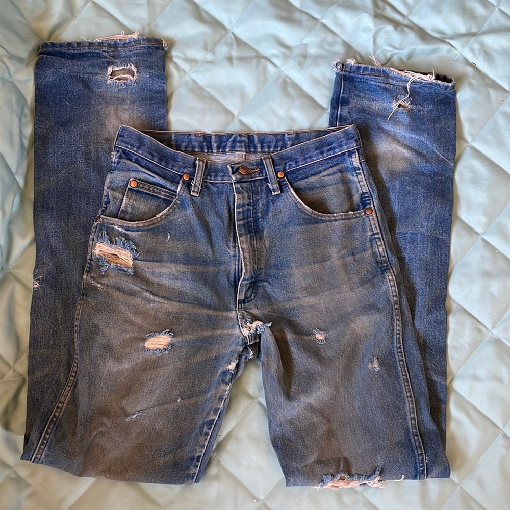 Distressed wrangler jeans 31x38